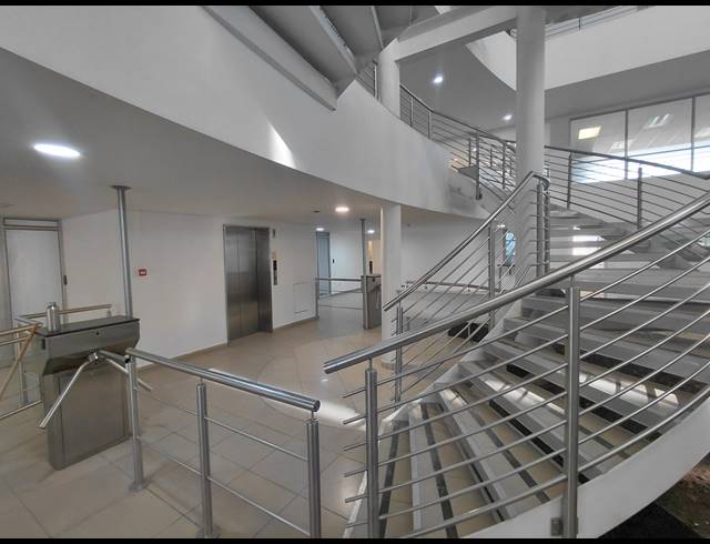 5,600M² OFFICE TO LET IN VORNA VALLEY